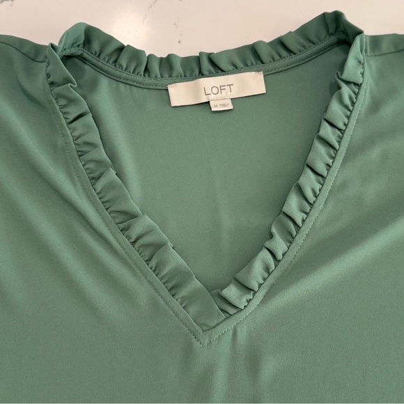 LOFT- Size Med V-neck Ruffle Sleeveless Blouse-Olive Green - Picture 2 of 6